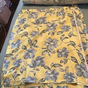 Beautiful Bermuda Bay 100% Silk Floral Skirt